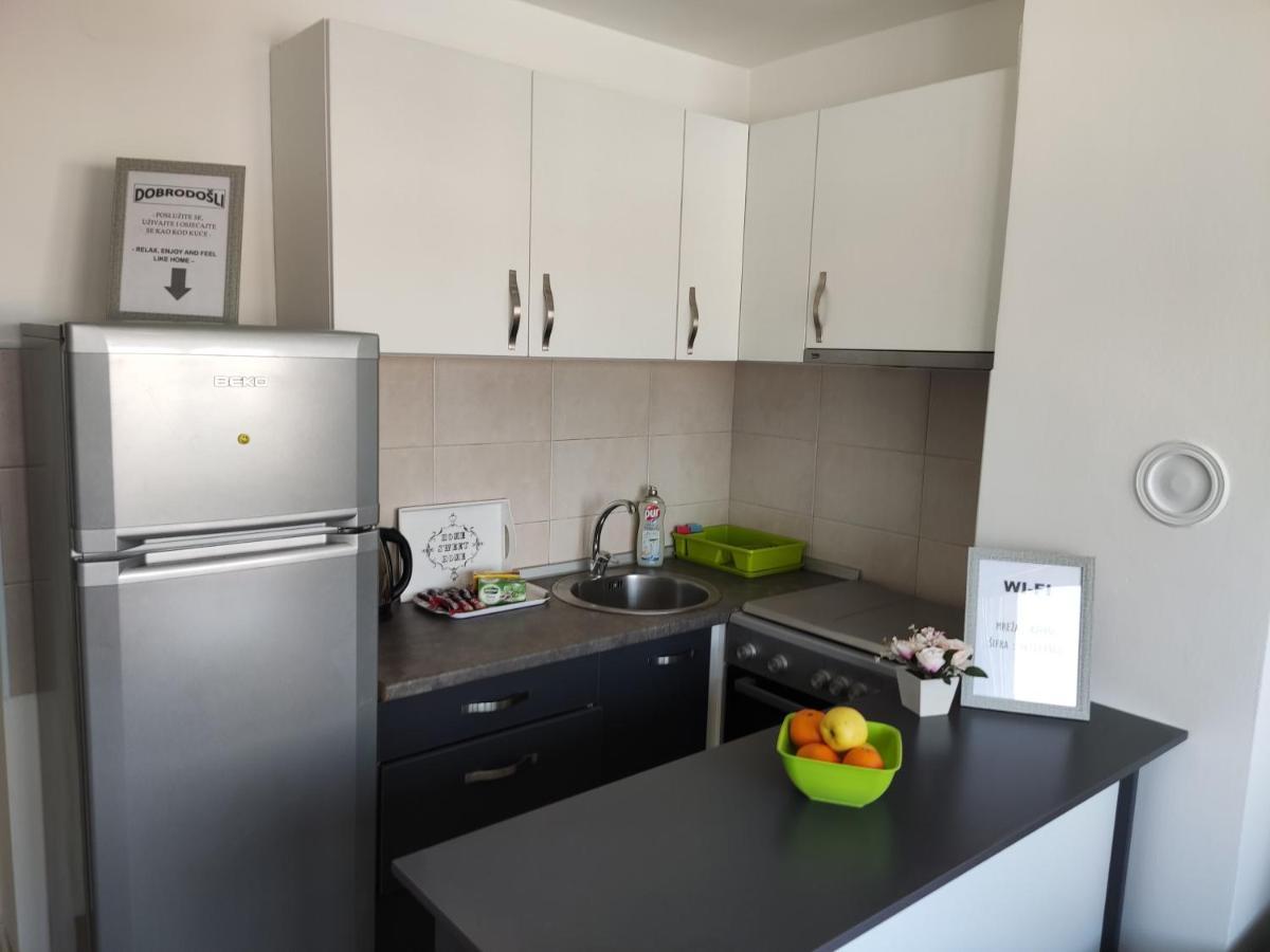 Apartmani Sarah 2 Тузла Екстериор снимка