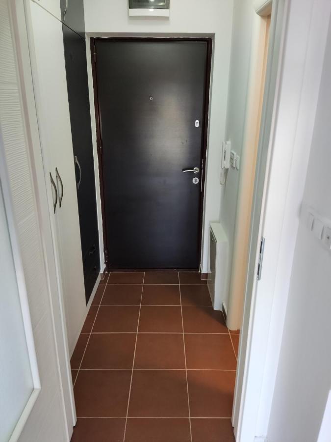 Apartmani Sarah 2 Тузла Екстериор снимка