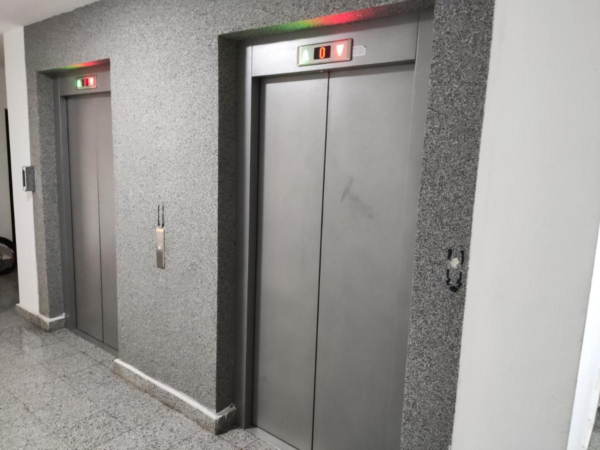 Apartmani Sarah 2 Тузла Екстериор снимка