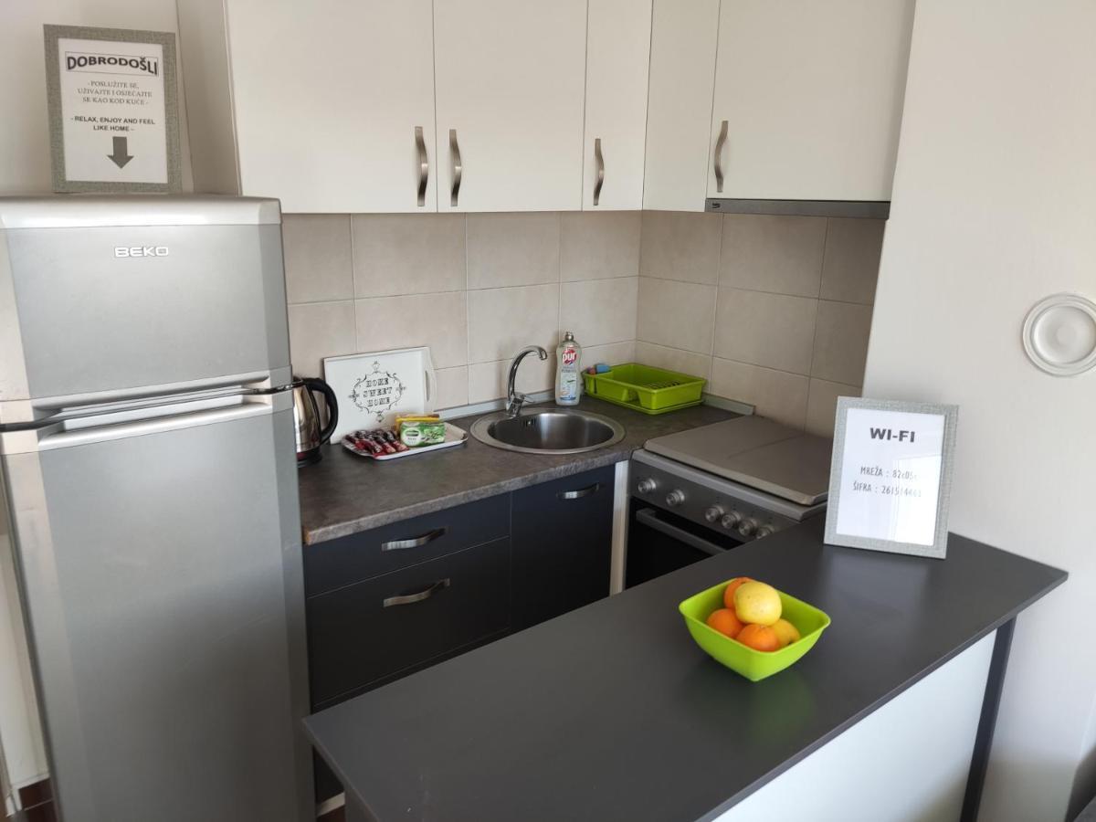 Apartmani Sarah 2 Тузла Екстериор снимка