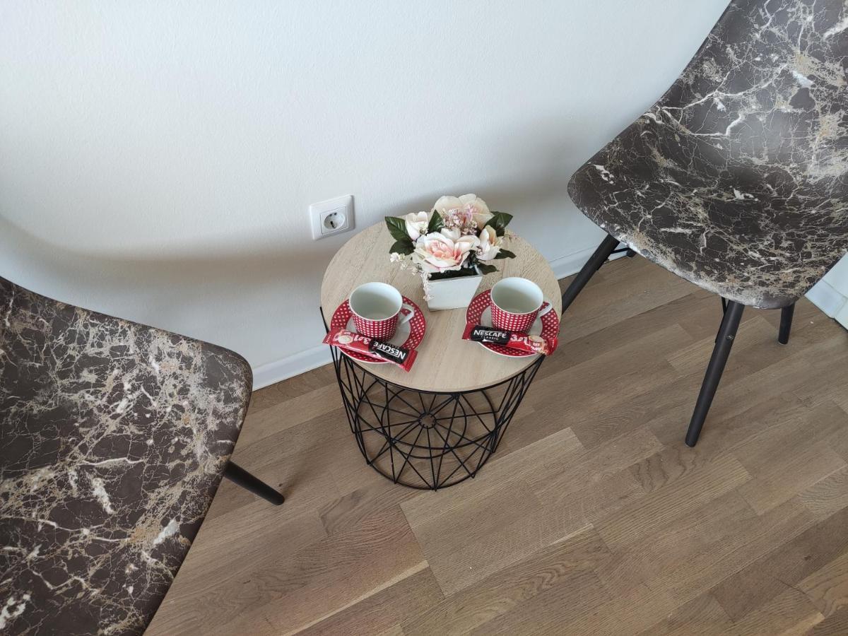 Apartmani Sarah 2 Тузла Екстериор снимка